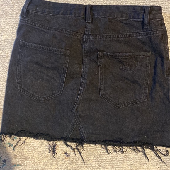 Black jean skirt - Picture 2 of 3